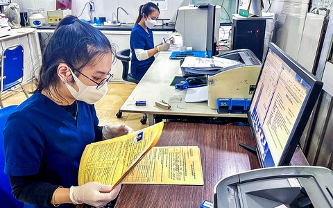 Đạt sát hạch lý thuyết mới học thực hành lái ô tô, nên không? - Ảnh 1.