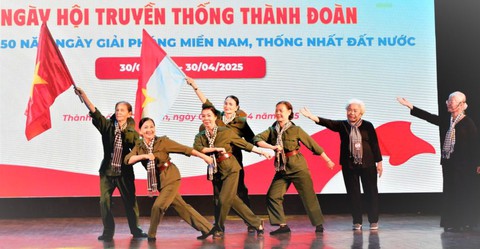 Người trẻ của những ngày tháng tư lịch sử - Ảnh 1. thống nhất đất nước - Ảnh 1.