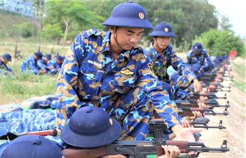 Lính biển vượt nắng gió thao trường - Ảnh 1. lính biển - Ảnh 1.