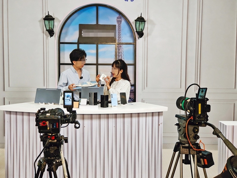 Khi YouTuber, TikToker kiếm tiền bất chấp - Ảnh 3. TikToker - Ảnh 3.
