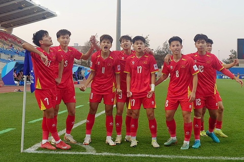 HLV U17 Việt Nam nhắc toàn đội: Hãy ngẩng cao đầu - Ảnh 4. U17 Việt Nam - Ảnh 2.
