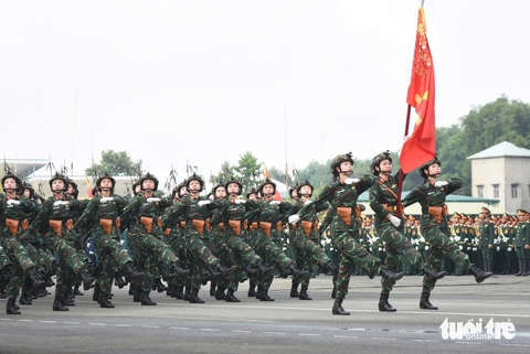 Mãn nhãn với hình ảnh máy bay kéo cờ, chiến sĩ hợp luyện tại sân bay Biên Hòa - Ảnh 15.