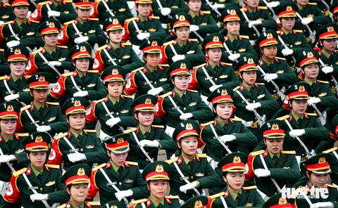 Ngắm khối diễu binh nữ duyên dáng, thần thái trên thao trường sân bay Biên Hòa - Ảnh 6.