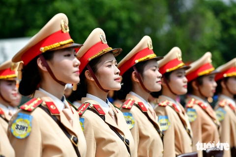 Ngắm khối diễu binh nữ duyên dáng, thần thái trên thao trường sân bay Biên Hòa - Ảnh 10.