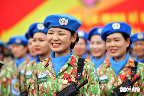 Ngắm khối diễu binh nữ duyên dáng, thần thái trên thao trường sân bay Biên Hòa - Ảnh 13.