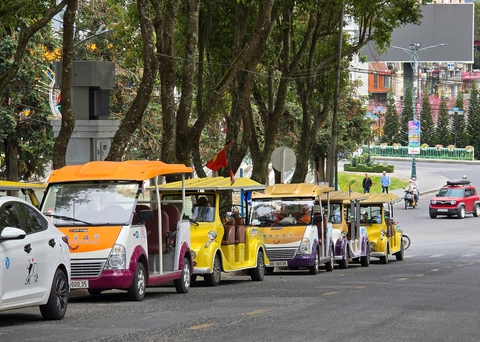 Đà Lạt chưa cho phép xe điện du lịch hoạt động trở lại - Ảnh 1.