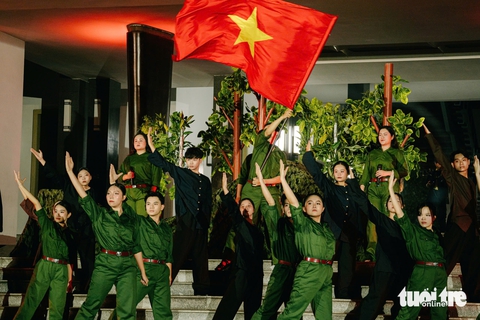 Những bước chân Việt Nam tái hiện lịch sử hào hùng của dân tộc dịp lễ 30-4 - Ảnh 7. Những bước chân Việt Nam - Ảnh 7.