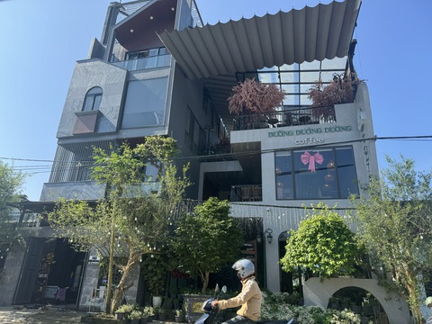 Sau TikToker Dưỡng Dướng Dường bị bắt: Dân mạng bất ngờ với livestream trao gạo cho người khó khăn - Ảnh 3.