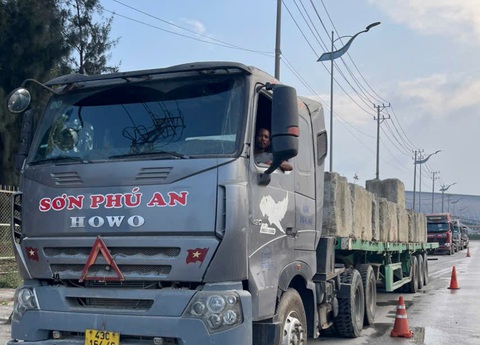 xe quá tải - Ảnh 1.