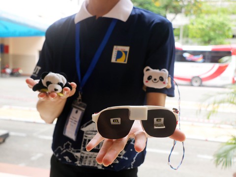 Sinh viên làm thiết bị hỗ trợ học sinh khiếm thị đi đường, vừa tiện vừa dễ thương - Ảnh 1.
