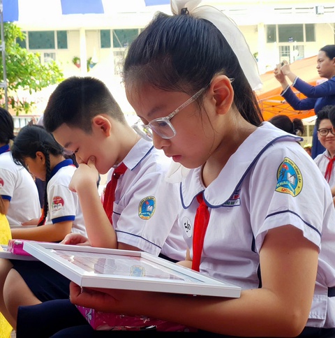 Khi học sinh nhận được thư khen - Ảnh 3.