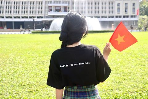 Bạn trẻ rủ nhau Hẹn nhau 'lên đồ' dự concert quốc gia - Ảnh 1.