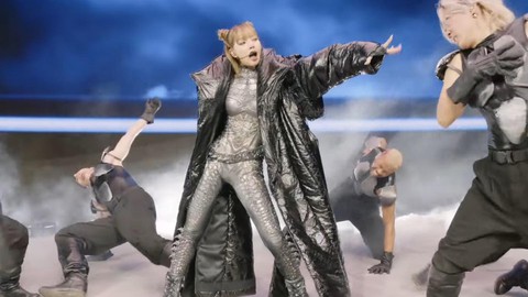 Lisa đem loạt hit đến Coachella, lần này có vướng tranh cãi hát nhép? - Ảnh 2. Lisa - Ảnh 2.
