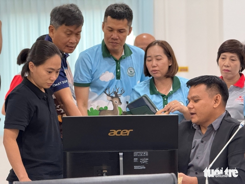 Sếu đầu đỏ Thái thích nghi tốt ở Việt Nam - Ảnh 4. Sếu đầu đỏ Thái thích nghi tốt ở Việt Nam - Ảnh 4.