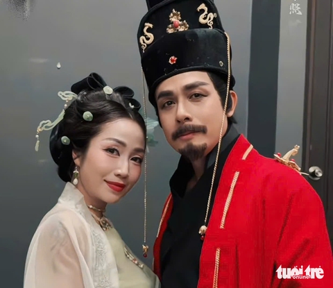 Minh Vương âu yếm hôn tay Lệ Thủy trong Tình nồng quê hương - Ảnh 4. Minh Vương - Ảnh 3.