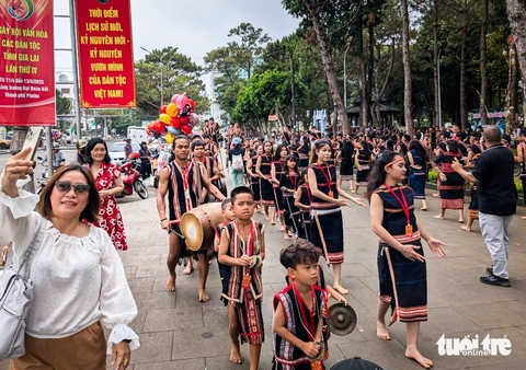 Người Gia Rai, Ba Na xúng xính thổ cẩm trong Ngày hội văn hóa dân tộc - Ảnh 1.