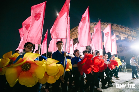 Học sinh, sinh viên TP.HCM phấn khởi trong ngày đầu hợp luyện chuẩn bị cho đại lễ 30-4 - Ảnh 8. Học sinh, sinh viên TP.HCM phấn khởi trong ngày đầu hợp luyện chuẩn bị cho đại lễ 30-4 - Ảnh 9.