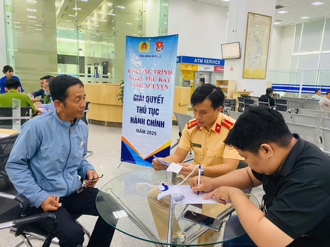 Các trường hợp chưa có giấy phép lái xe PET vẫn 'không sợ' CSGT xử phạt - Ảnh 1. giấy phép lái xe - Ảnh 1.