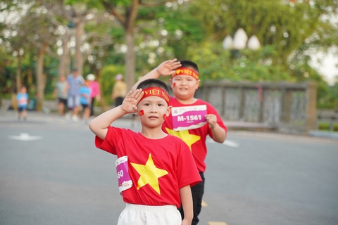 2.300 người dự giải chạy băng đồng linh thiêng tại TP.HCM dịp tháng 4 - Ảnh 1.