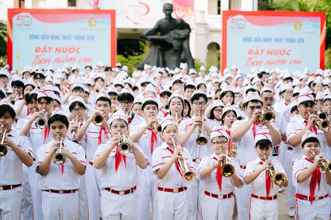 10.000 thiếu nhi cả nước đồng diễn trống kèn mừng 30-4 - Ảnh 1.