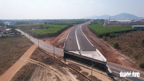 Cao tốc đầu tiên của tỉnh Bà Rịa - Vũng Tàu trước ngày thông xe kỹ thuật 30-4 - Ảnh 1.