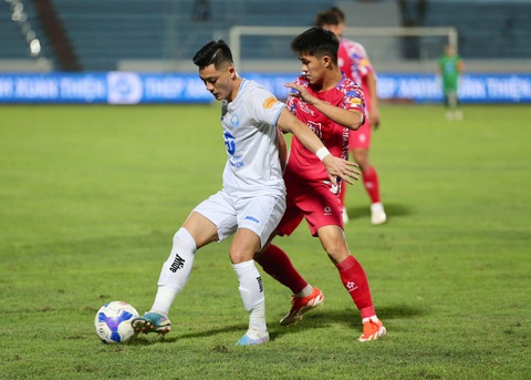 Trọng tài VAR ở V-League có vấn đề? - Ảnh 2.