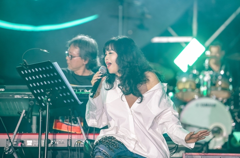 Thanh Lam và Quốc Trung khiến khán giả cười to ở Dạ hội cựu sinh viên thủ đô - Ảnh 5. Thanh Lam - Ảnh 10.