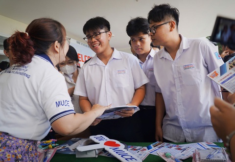 Sôi nổi nhiều hoạt động trải nghiệm, hướng nghiệp cho sinh viên Trường đại học Xây dựng miền Trung - Ảnh 3. sinh viên - Ảnh 3.