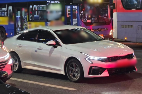 Đưa đón người say, tài xế taxi lừa đảo chiếm đoạt hàng tỉ đồng - Ảnh 2.