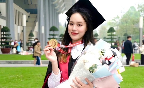 Tốt nghiệp đại học sớm với điểm gần tuyệt đối - Ảnh 1. tốt nghiệp đại học - Ảnh 1.