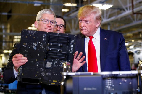 Tại sao ông Trump miễn thuế đối ứng với smartphone và loạt đồ điện tử khác? - Ảnh 1.