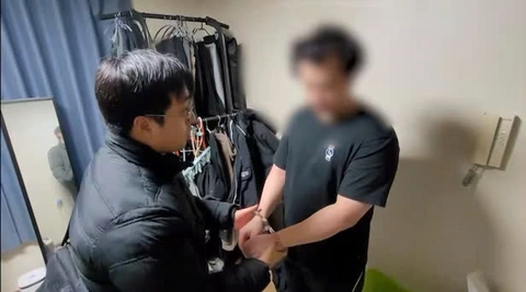 Hơn 100 người bị bắt vì phát tán video deepfake 18+ của người nổi tiếng - Ảnh 2. Hơn 100 người bị bắt vì phát tán video deepfake 18+ của người nổi tiếng - Ảnh 2.