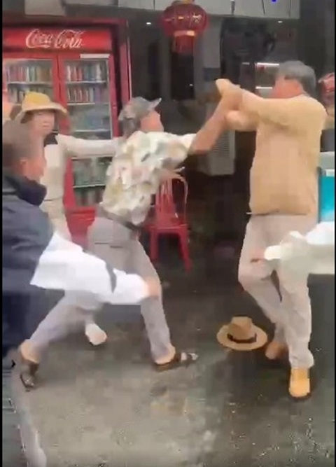 đèo Hải Vân - Ảnh 1.