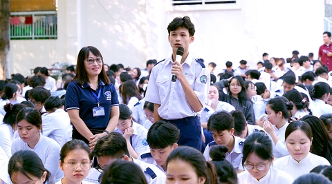 Sinh viên hướng dẫn học sinh 'sống an toàn trên mạng xã hội' - Ảnh 2.