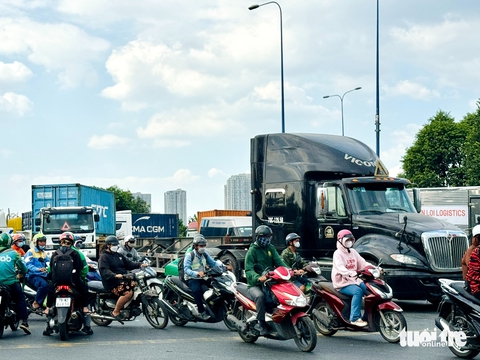TP.HCM công bố hotline tiếp nhận, xử lý sự cố giao thông dịp lễ 30-4 - Ảnh 1.