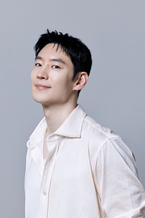 Lee Je Hoon - Ảnh 2.