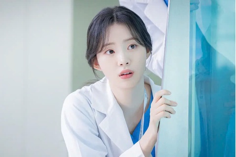Resident playbook khởi đầu khả quan, khán giả nói nhớ hội F5 Hospital playlist - Ảnh 5. Resident playbook - Ảnh 5.