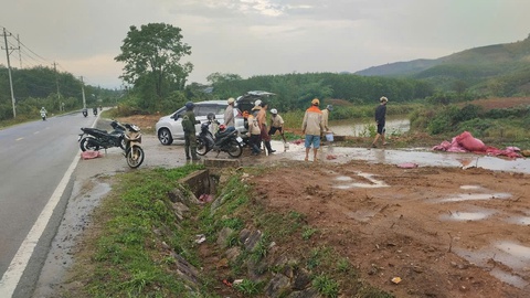 Sét đánh trúng chòi rẫy của nhóm người đi nhổ mì, 1 người chết - Ảnh 1.