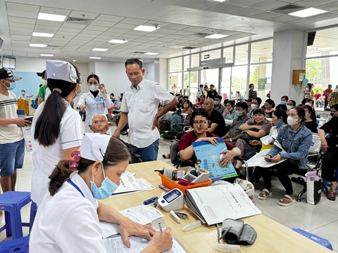 TP.HCM có hơn 600 nhân viên y tế nghỉ việc trong năm 2024 - Ảnh 3.