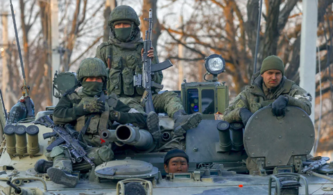 Tòa án Nga lần đầu tuyên một binh sĩ 15 năm tù vì đầu hàng Ukraine - Ảnh 1.