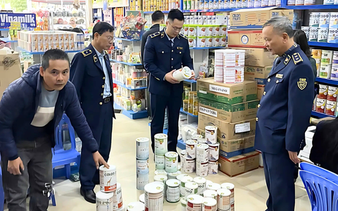 600 loại sữa giả, bộ nói không phải đối tượng quản lý và đã giao địa phương, vậy trách nhiệm của ai? - Ảnh 1.