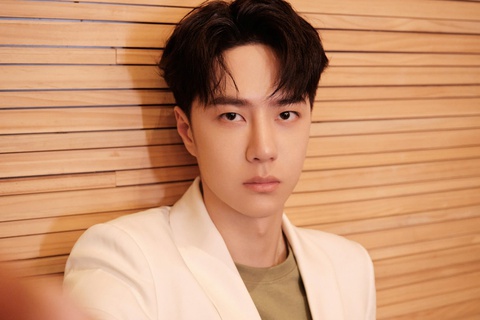 Nam diễn viên rời showbiz về quê bán hàng, vạch trần góc khuất của giới giải trí Hoa ngữ - Ảnh 4. Hứa Bằng - Ảnh 4.
