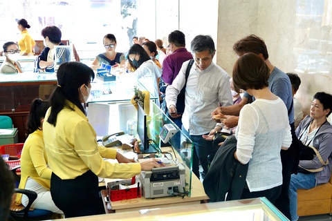 Giá vàng miếng SJC chạm mức kỷ lục 114,5 triệu đồng/lượng: Bán hay mua vàng? - Ảnh 2.