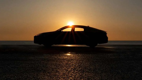 Lexus ES trở lại đối đầu E-Class, 5-Series ngay tháng 4 - Ảnh 1.