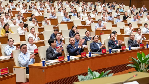 Thủ tướng: Chuyển từ thụ động phục vụ nhân dân sang tích cực, chủ động phục vụ nhân dân - Ảnh 3.