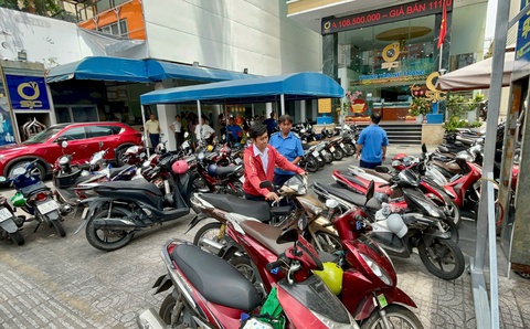 Giá vàng miếng SJC chạm mức kỷ lục 114,5 triệu đồng/lượng: Bán hay mua vàng? - Ảnh 5.
