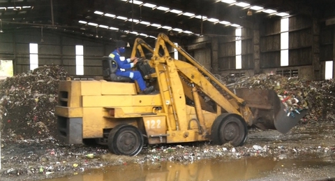 Không để ngưng trệ việc thu gom rác sinh hoạt của người dân Biên Hòa - Ảnh 1.