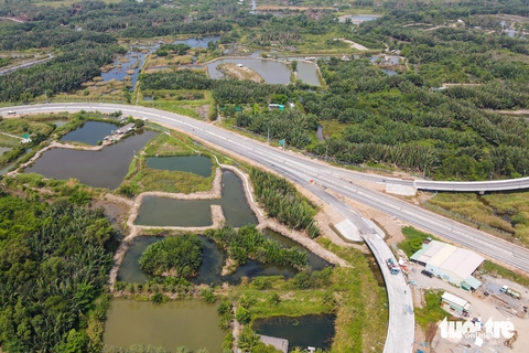 Diện mạo hơn 18km nhánh phía tây cao tốc Bến Lức - Long Thành thông xe kỹ thuật cuối tuần này - Ảnh 3.