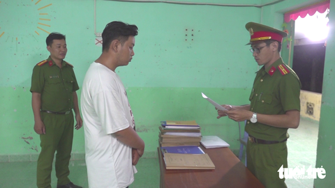 Bắt thanh niên dùng hơi cay để cướp tiệm vàng ở Bến Tre - Ảnh 3.