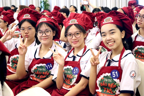 Học sinh thổi hồn vào món ăn trong chung kết hội thi 'Đầu bếp trẻ' - Ảnh 1.